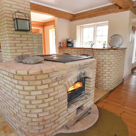Holiday home Stunning In With Kitchen