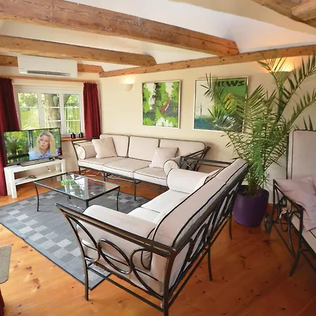 Holiday home Stunning In With Kitchen *
