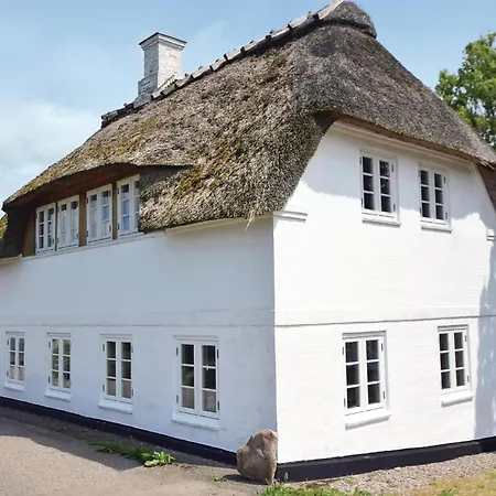 Holiday home Stunning In With Kitchen